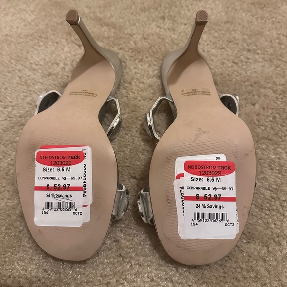 STEVE MADDEN CHRISHELL JEWELED SLIP ON SILVER HEELS SANDALS 6.5 - Picture 4 of 4